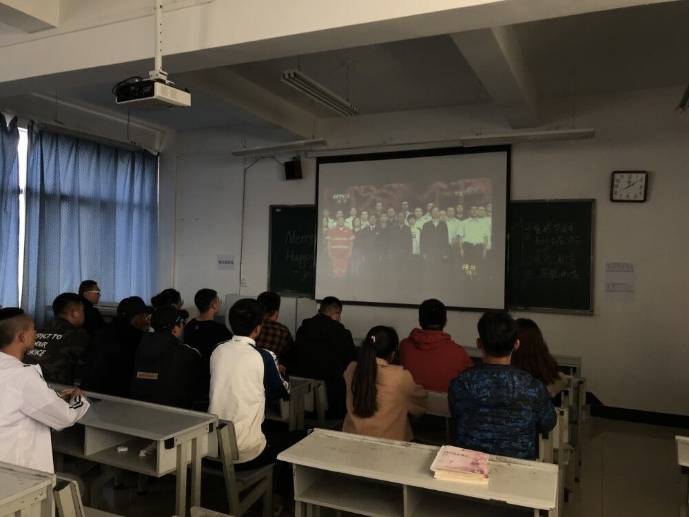 不忘初心方得始终，一心向党争做榜样 第 2 张