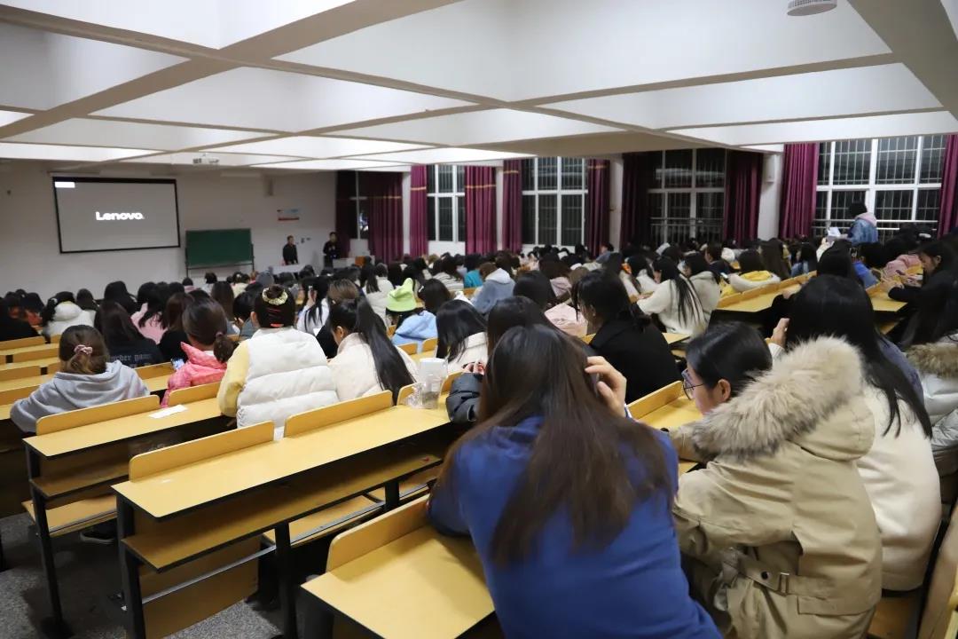 只为遇见更好的自己——教育学院2021届应届毕业生就业指导会顺利开展1.jpg