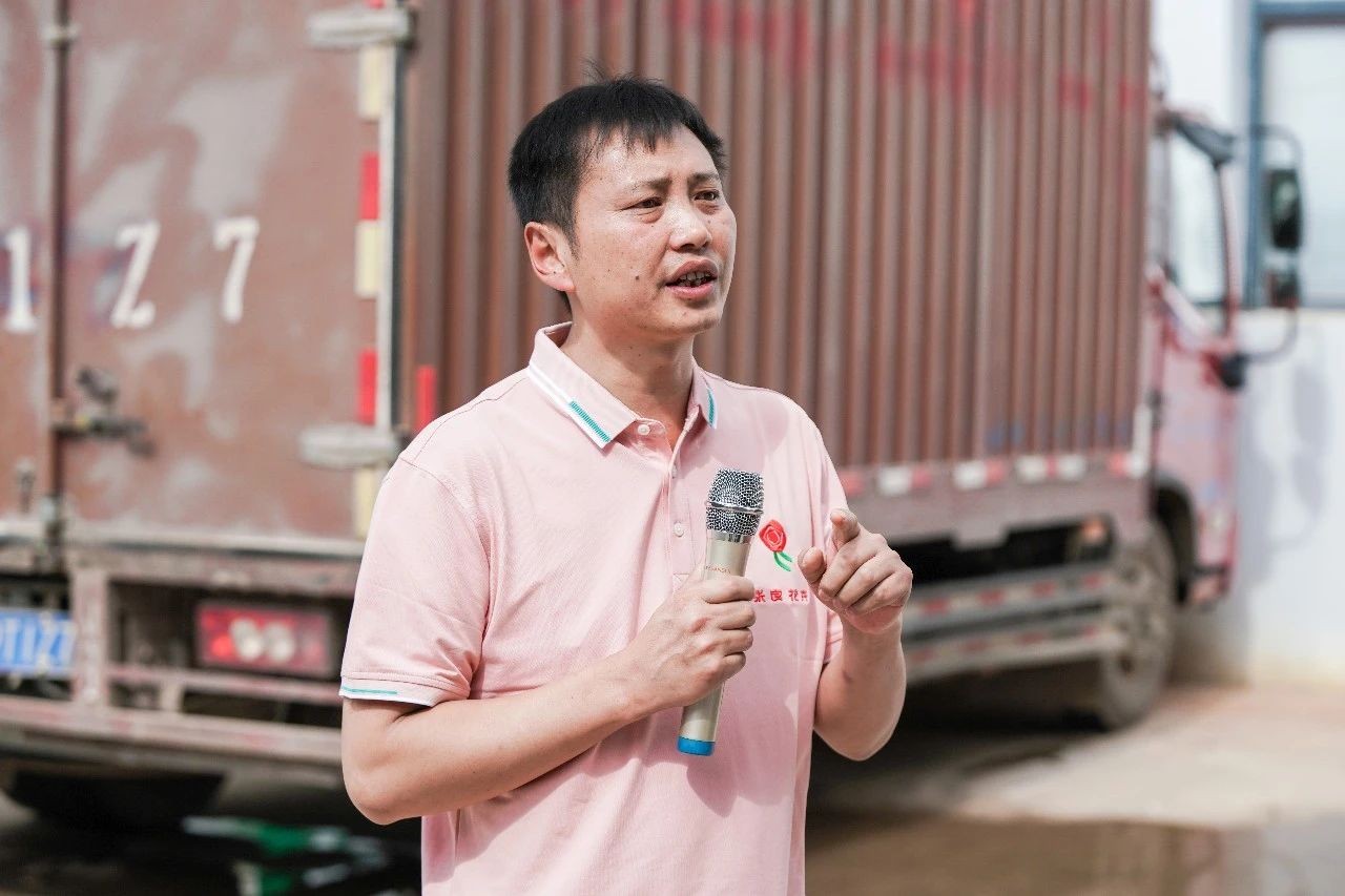 行走的思政课：张桂梅思政大讲堂云南经济管理学院分课堂在昆阳张良花卉专业合作社开讲 第 1 张