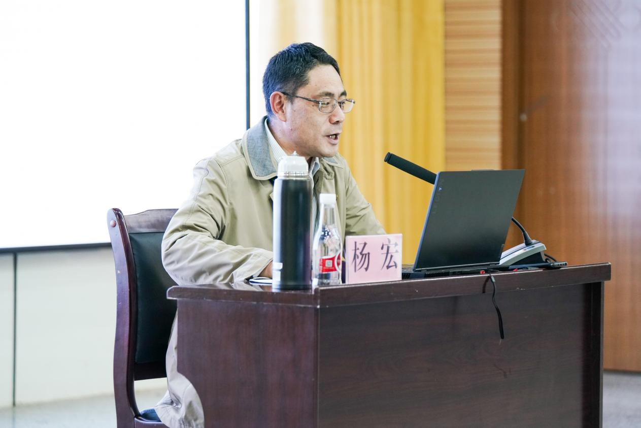 云南经济管理学院开展“凝心铸魂强根基 团结奋进新征程”主题教育读书班活动 第 2 张
