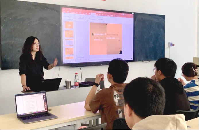 【创美艺传】开讲啦！——杨红燕副教授为云南经济管理学院艺术与传媒学院视觉传达设计专业开讲啦！ 第 3 张