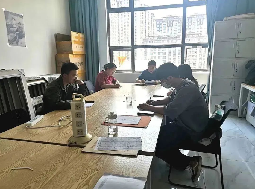 美术学专业组织召开期中教学检查 第 1 张