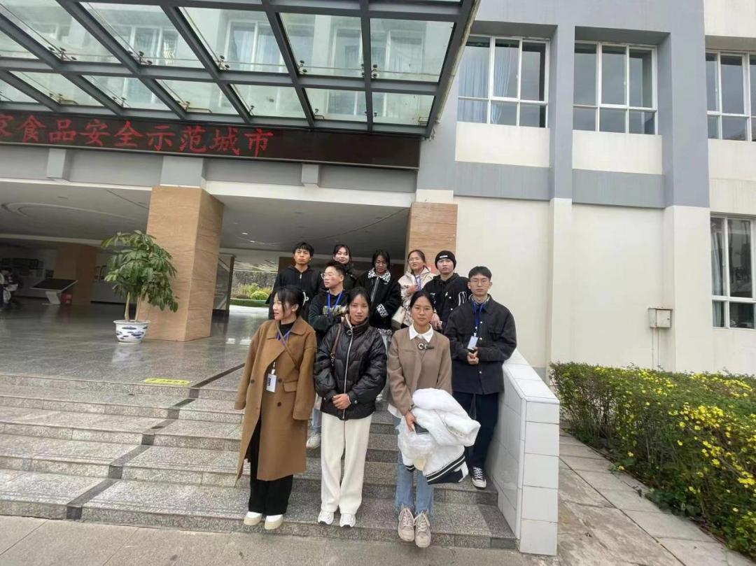 美术学专业学生进入昆明市高新一小进行课程实践系列报道(2) 第 1 张 美术学专业学生进入昆明市高新一小进行课程实践系列报道(2) 第 1 张