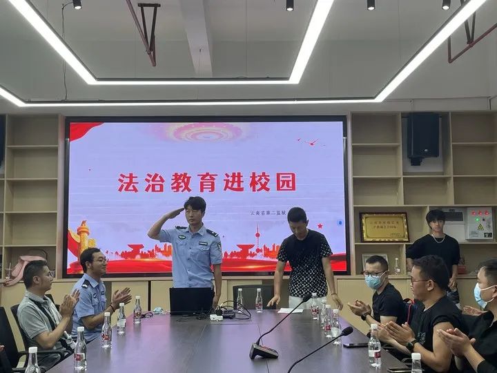 【创美艺传】艺术与传媒学院党总支组织法治诚信宣传讲座 第 2 张