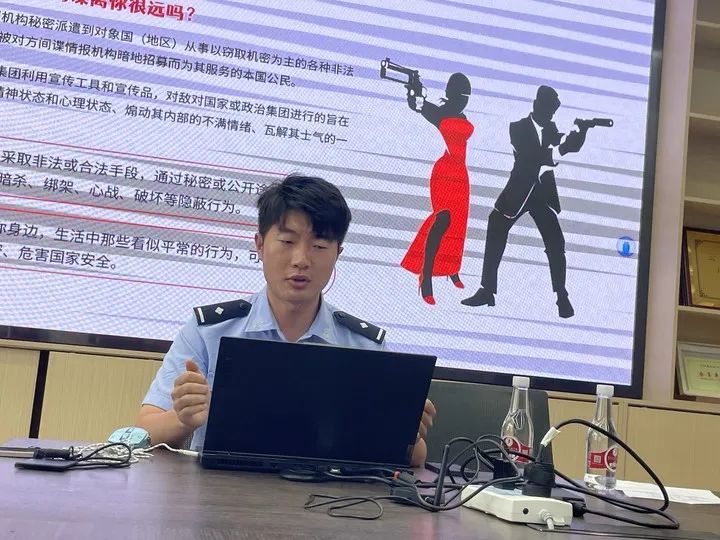 【创美艺传】艺术与传媒学院党总支组织法治诚信宣传讲座 第 5 张