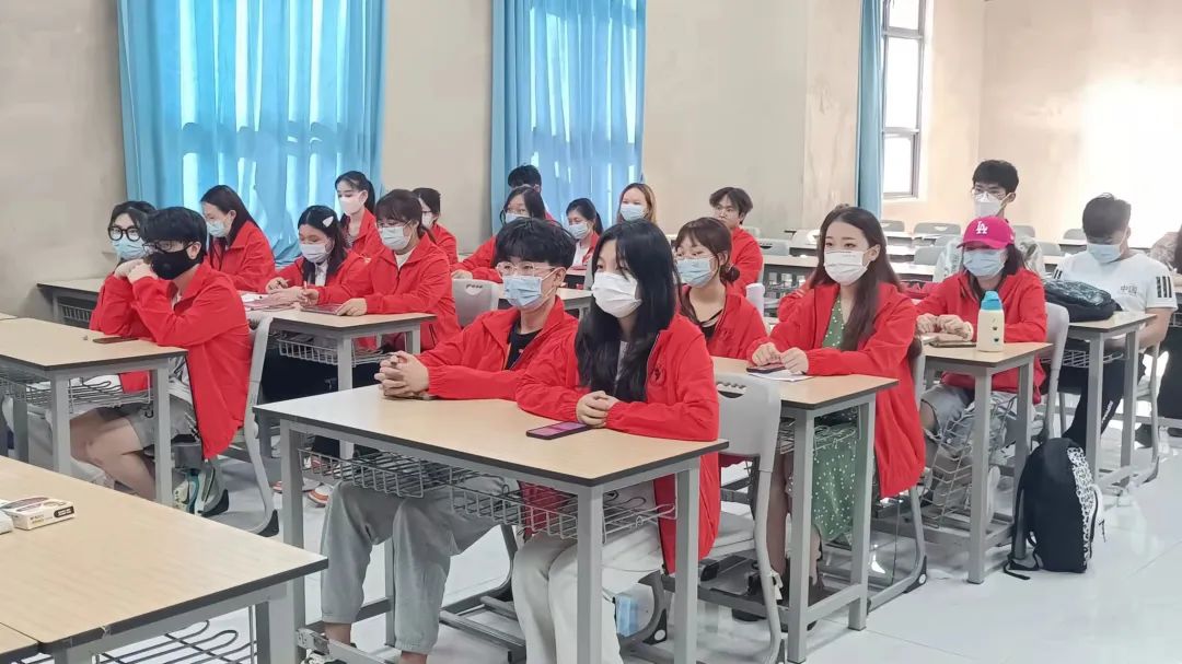 艺术与传媒学院开展《习近平与大学生朋友们》专题学习活动 第 1 张