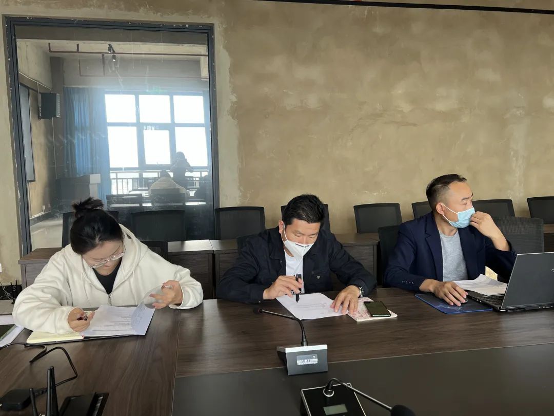 艺术传媒学院党总支召开学习贯彻习近平总书记重要回信精神座谈会 第 2 张