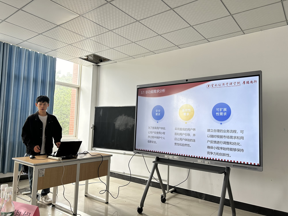 学生答辩现场2.JPG