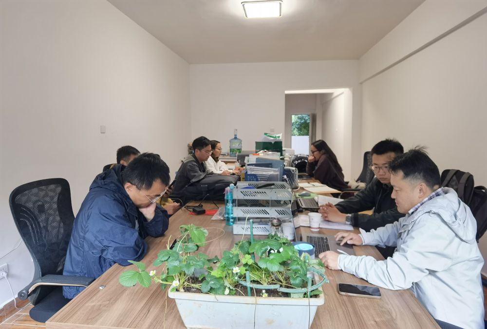 虚拟现实技术教研室第十二周教研会.jpg 虚拟现实技术教研室第十二周教研会.jpg
