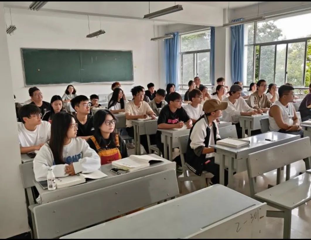 新学期启航期初教学秩序检查,共筑高质量教育基石 第 3 张 新学期启航期初教学秩序检查,共筑高质量教育基石 第 3 张