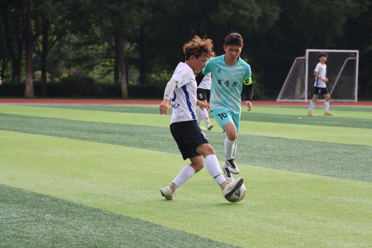 5.jpeg 绿茵逐梦,医商对决—云南经济管理学院足球决赛圆满落幕 第 5 张