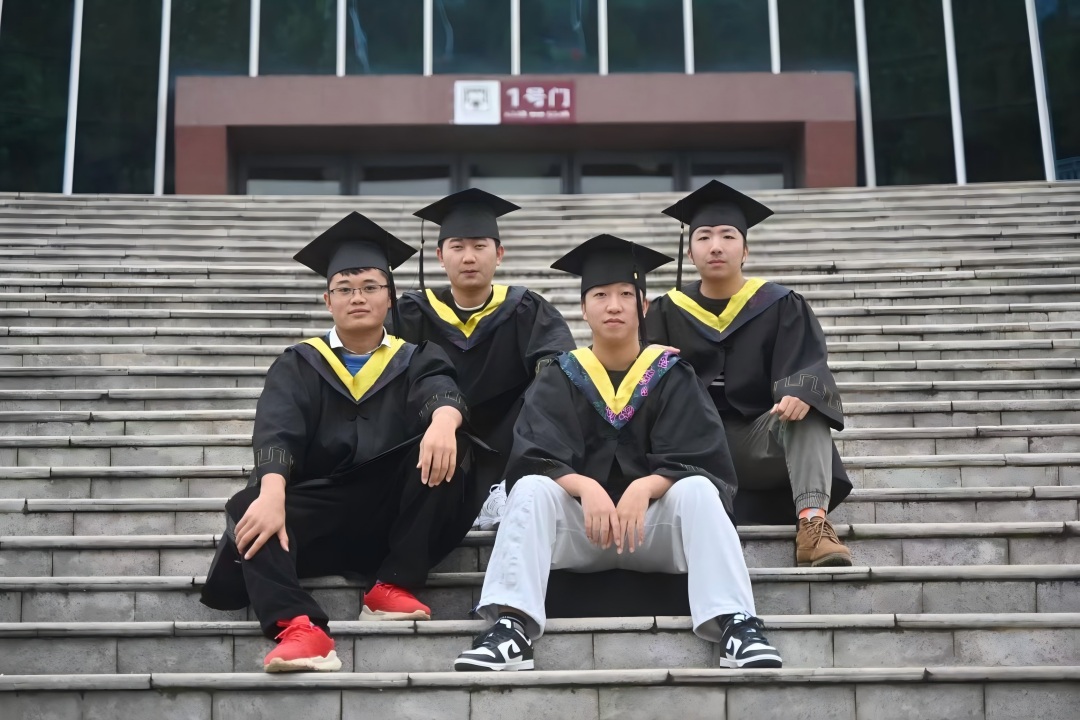 学位照(1).jpg 学位照(1).jpg