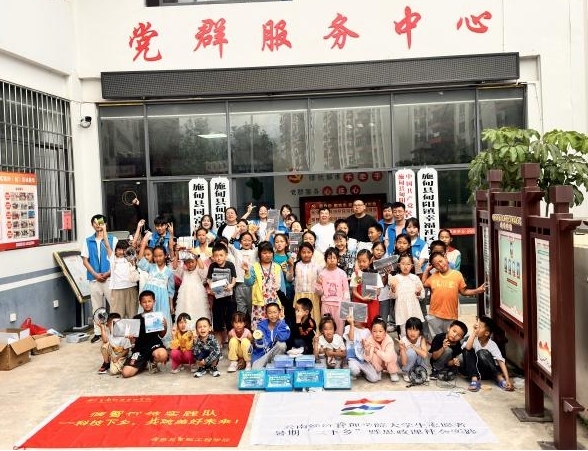 实践照片1.jpg 实践照片1.jpg