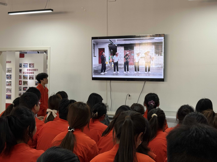 学院资讯 | 财经商贸学院成功举办第一期“寻光·阅见”系列读书分享会 第 7 张 学院资讯 | 财经商贸学院成功举办第一期“寻光·阅见”系列读书分享会 第 7 张