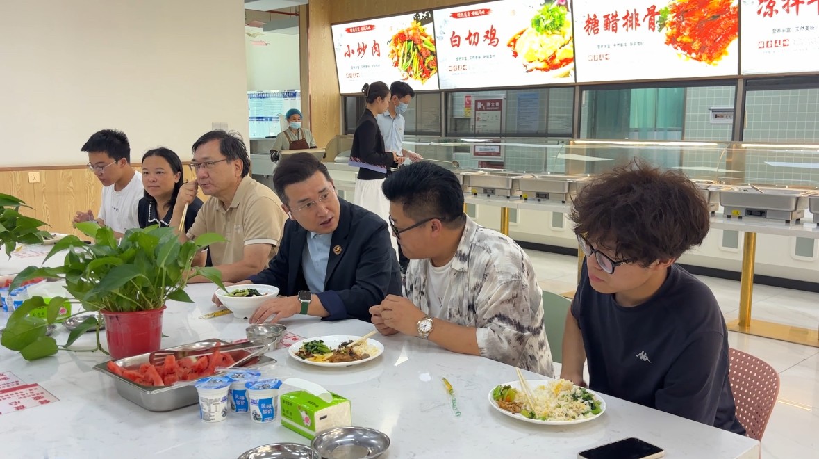 10.jpg “艺”家人,心相迎——艺术与传媒学院2026级迎新工作纪实 第 8 张